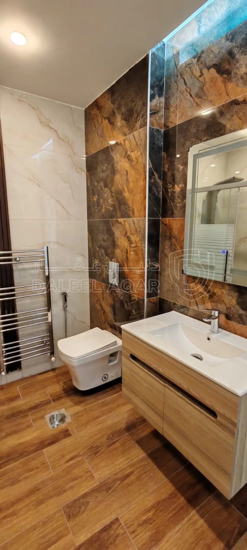 شقة في عمان - الرونق - 170,000 دأ - صورة 1